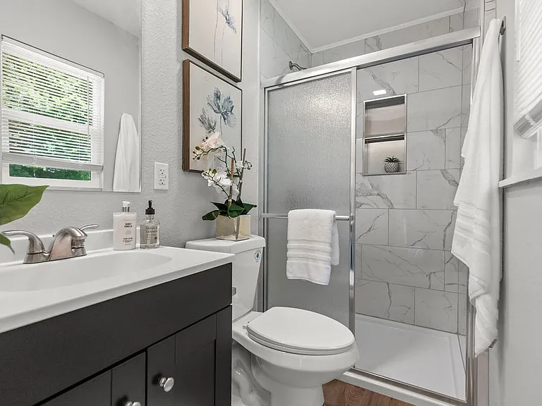2300 W Holly St — Photo 11