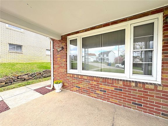 4th image of 735 Depot St