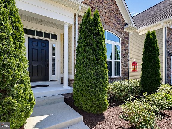 2nd image of 1482 Catbriar Way