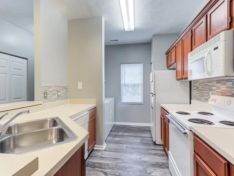 Avalon at Northbrook Apartments and Townhomes — Photo 2