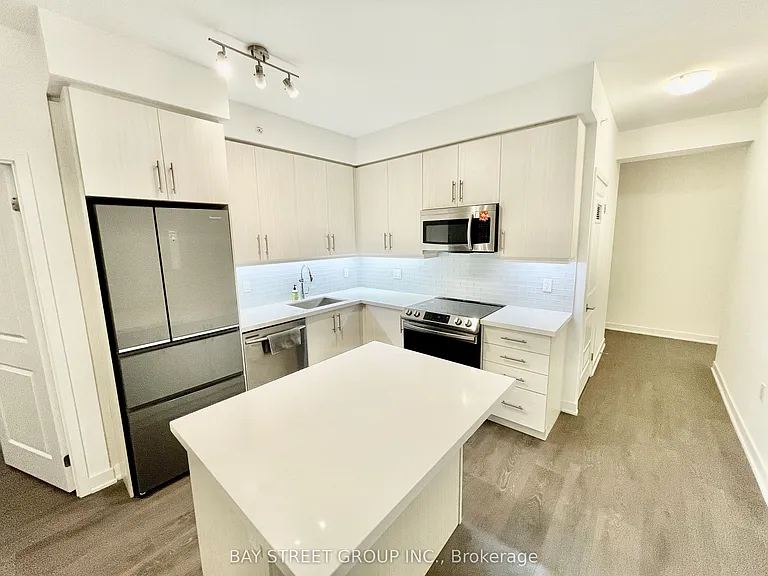 75 Oneida Cres #703 — Photo 4