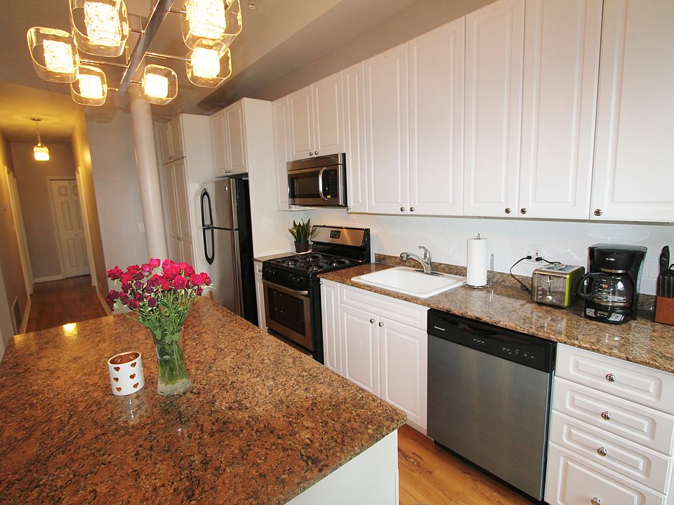 1st image of 1945 N Sheffield Ave APT 201