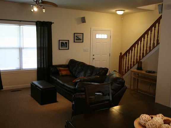 3rd image of 1627 Yandes St