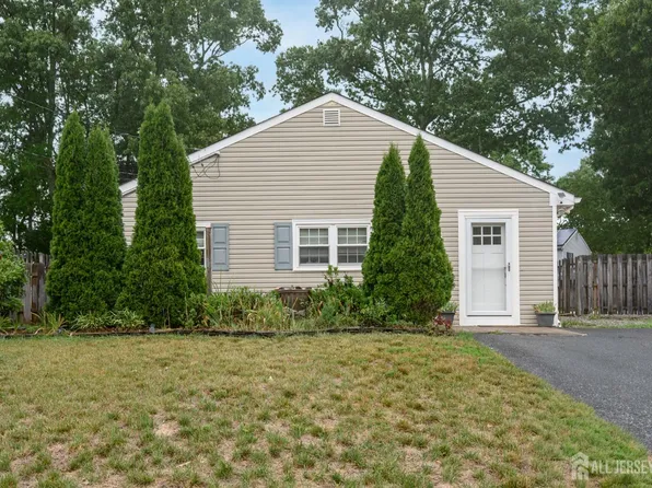 318 Hemlock Dr, Lanoka Harbor, NJ 08734