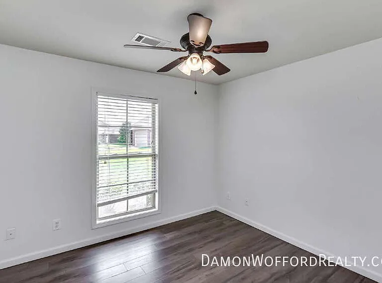 107 Emry Cv — Photo 35