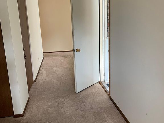 5th image of 2S441 Cynthia Dr