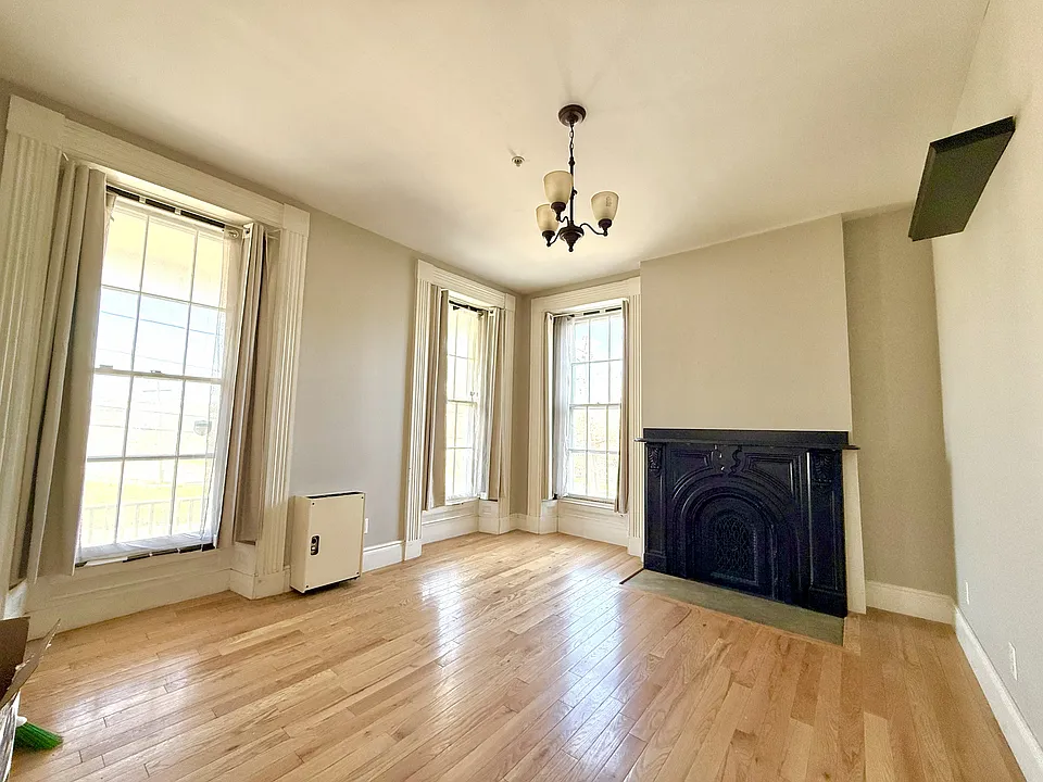 130 Hammond St #1