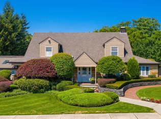 33 Centerview Dr, Troy, NY 12180