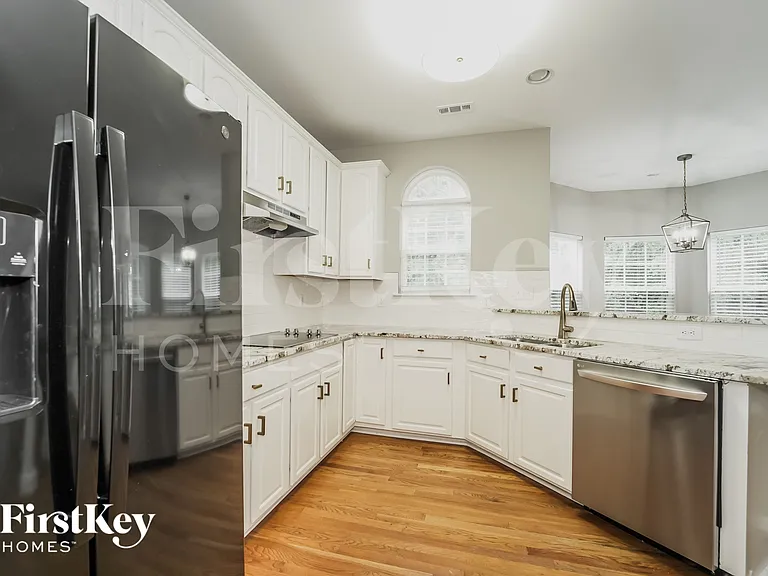 1240 Blackstone Ct NW — Photo 5