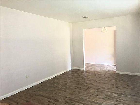 4th image of 2877 Selma Ln