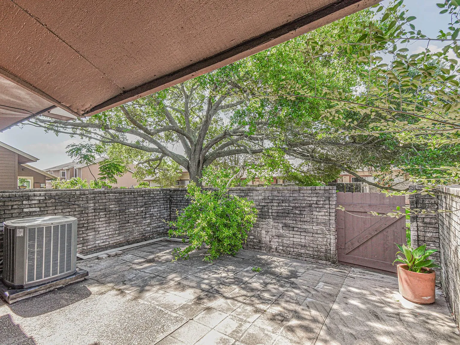 3 bed, 2.5 bath, 1382 sqft, $1,650 — Photo 3