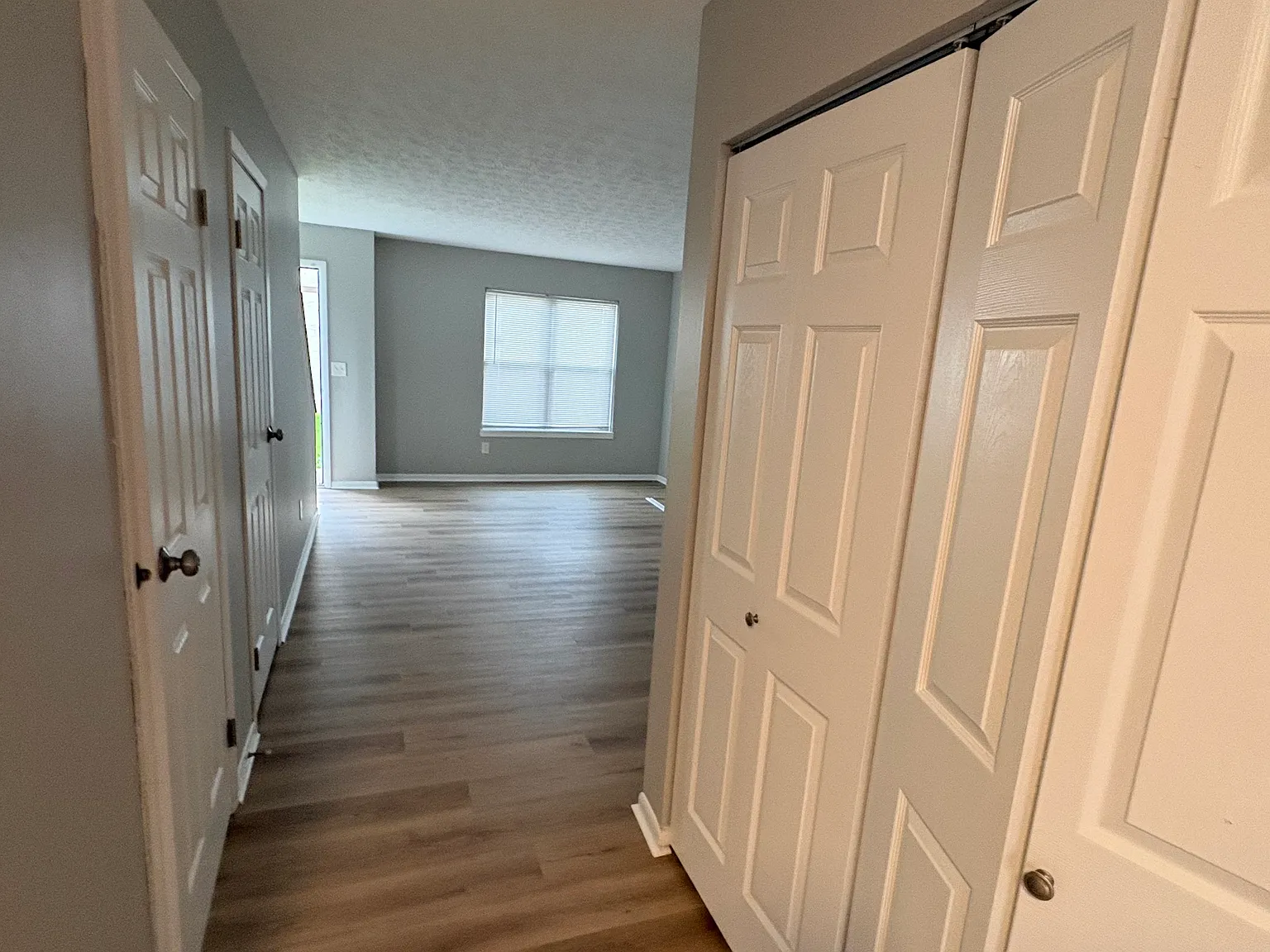 2 bed, 1.5 bath, 1040 sqft, $1,275 — Photo 3