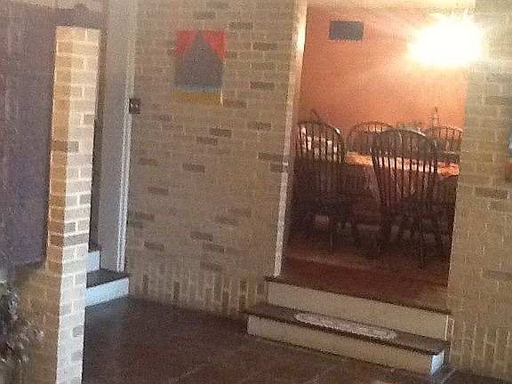 living rm looking to dining