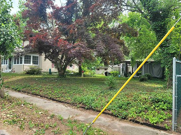 3rd image of 10 Kemble Ave