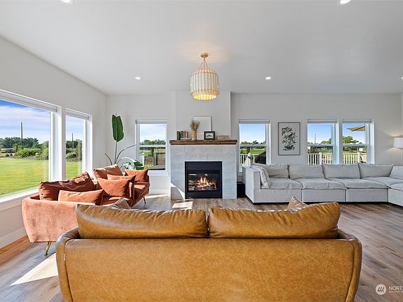 5th image of 1104 Bussell Court