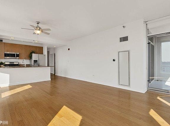 2nd image of 1252 S Michigan Ave #2208