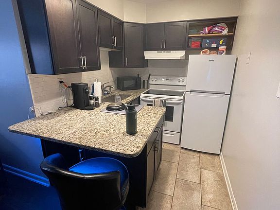 4th image of 468 W Melrose St #256