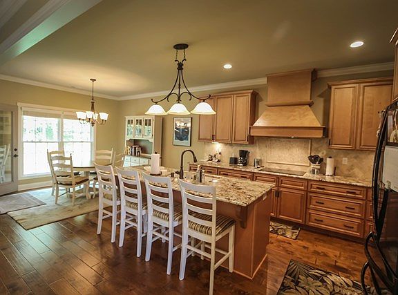 5th image of 2781 Pecks Pl