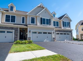 21 Ordelia Ln, Round Lake, NY 12151