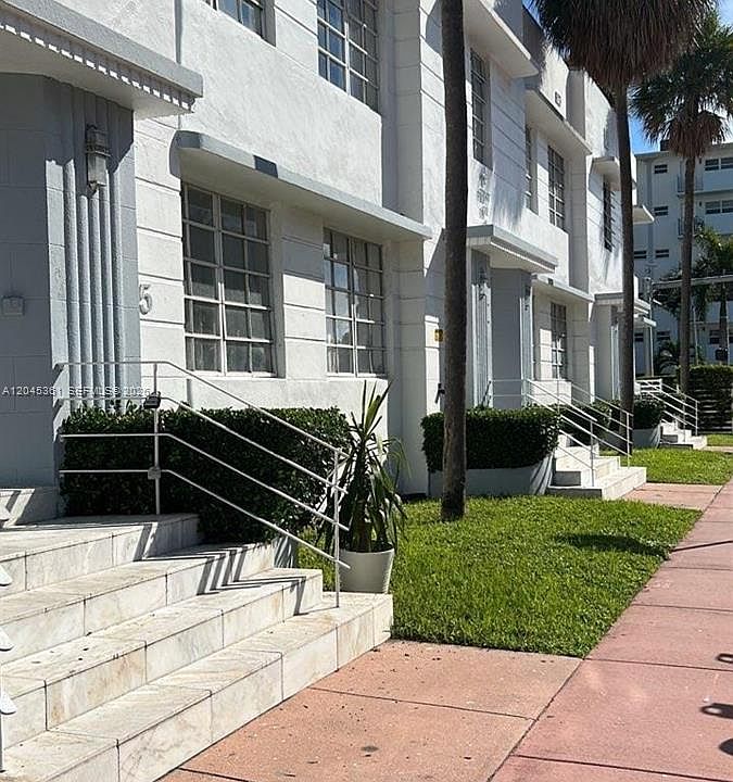 1st image of 801 8th St #201