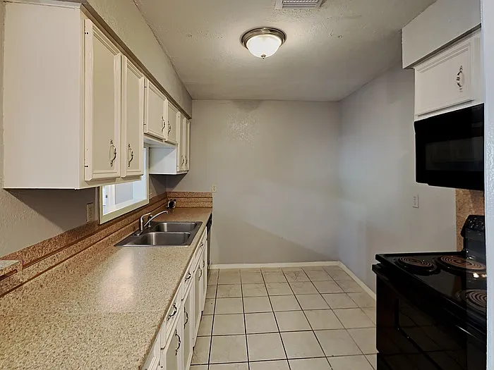3 bed, 2.0 bath, 1639 sqft, $1,695 — Photo 3