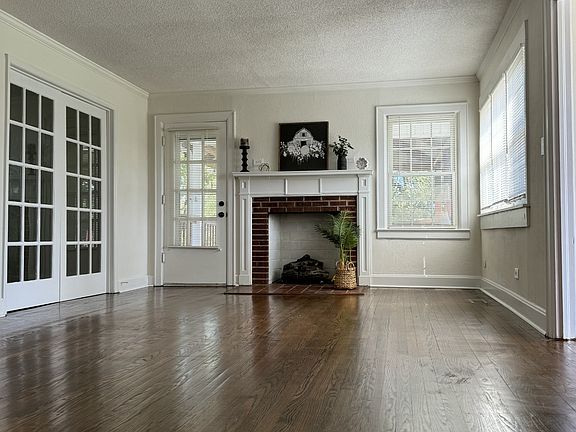 2nd image of 306 S Hillcrest Dr