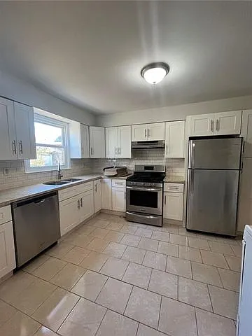 538 E Walnut St — Photo 4