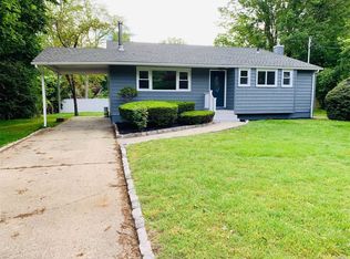 5 Saint Ann Ct, Huntington Station, NY 11746