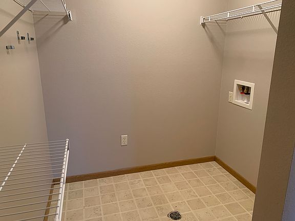 4th image of 1009 3rd Ave NE #103