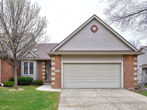 2360 NW 150th St, Clive, IA 50325