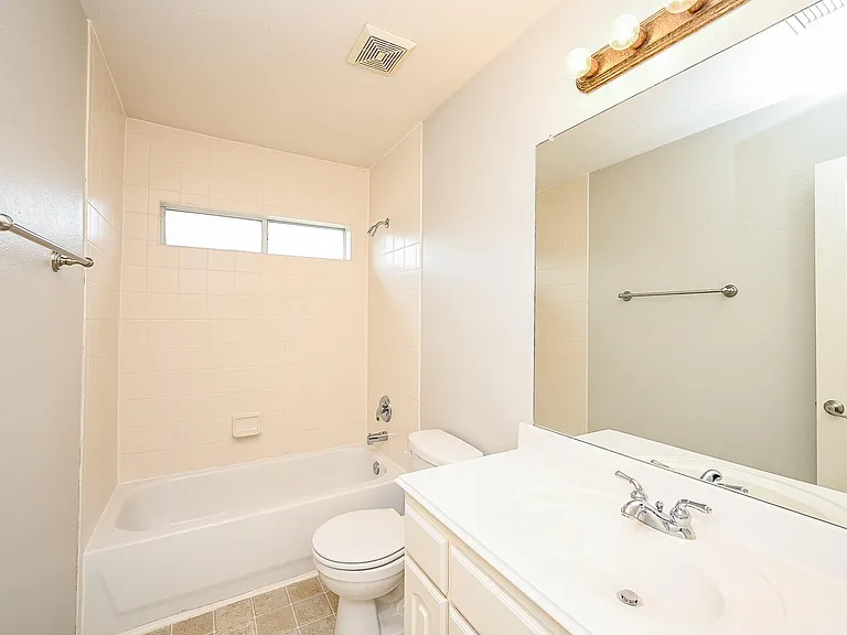 8135 Cove Timbers Ln — Photo 24
