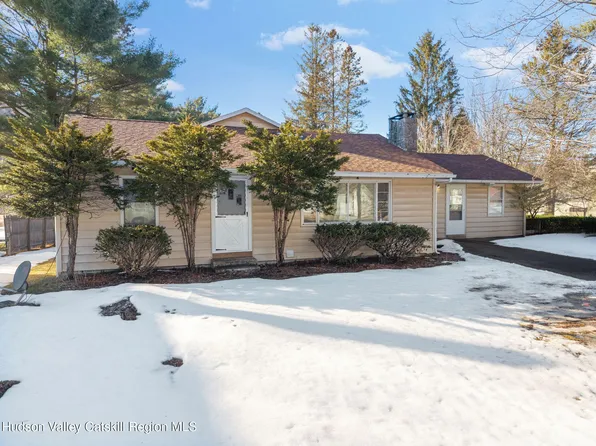 54207 New York 30, Roxbury, NY 12474