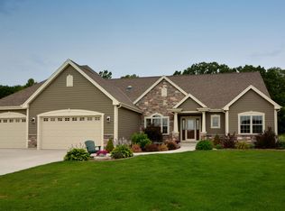 3406 W Hidden Oaks Ct, Franklin, WI 53132