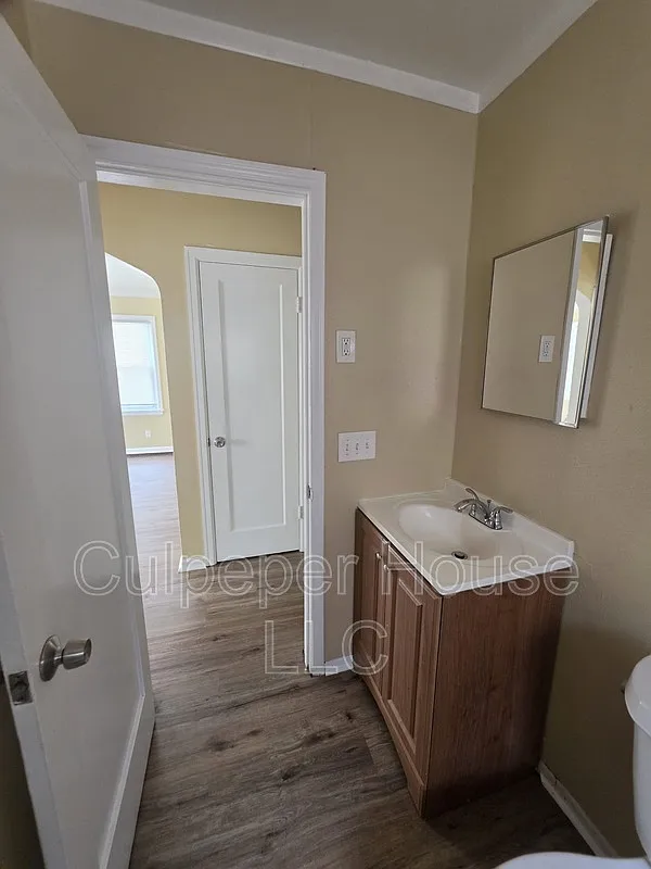 3 bed, 1.0 bath, 1057 sqft, $1,200 — Photo 3