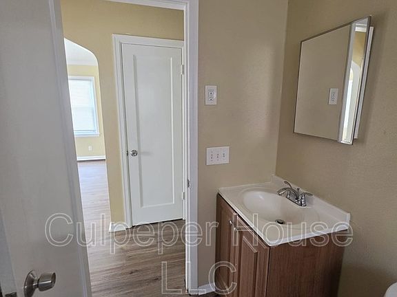 3rd image of 1030 Hawk St