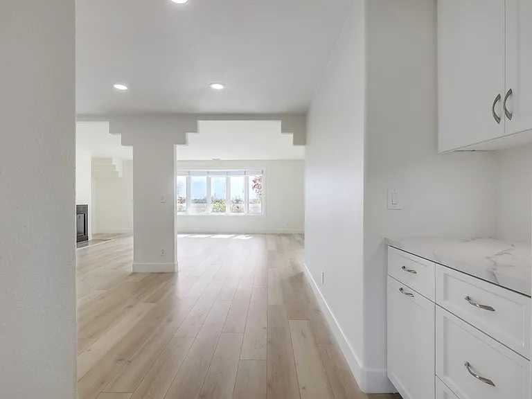 19312 Harding Ln — Photo 8