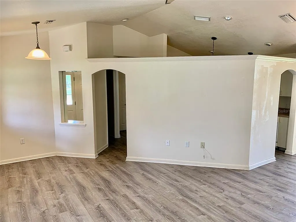 3 bed, 2.0 bath, 1405 sqft, $1,800 — Photo 4