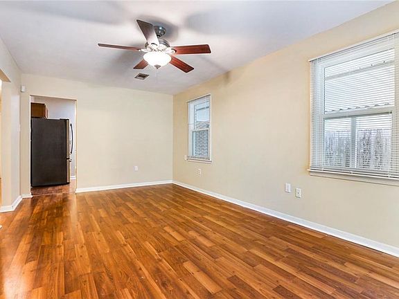 4th image of 608 Giuffrias Ave