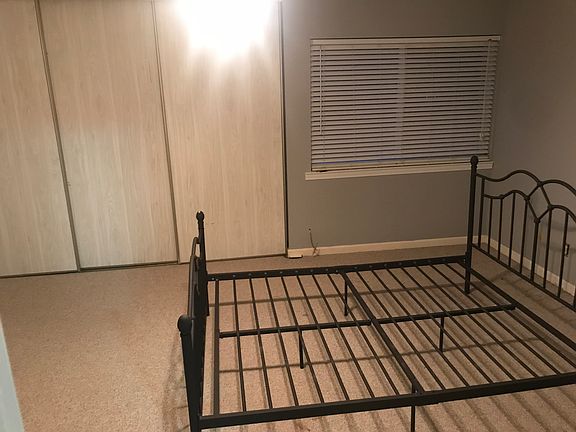 5th image of 33 Sandalwood Cir