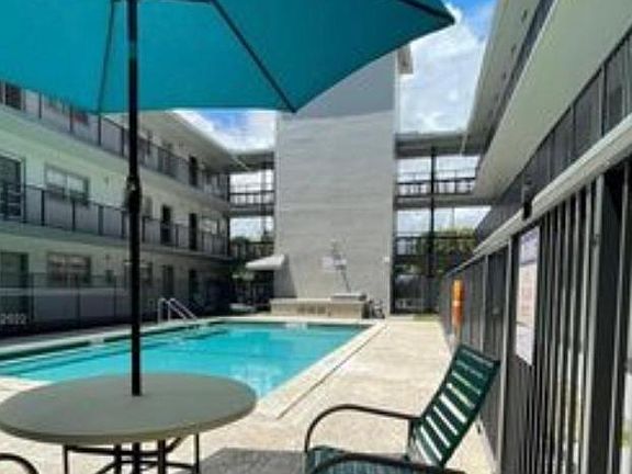 5th image of 16215 NE 18th Ct APT 201
