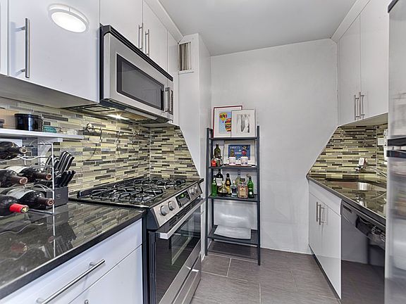 4th image of 525 E 82nd St APT 9A