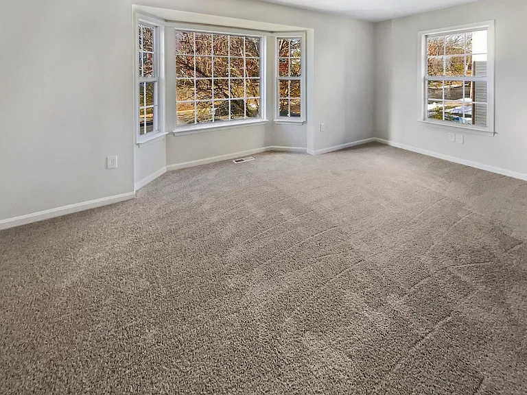 2541 Markham Ln — Photo 4