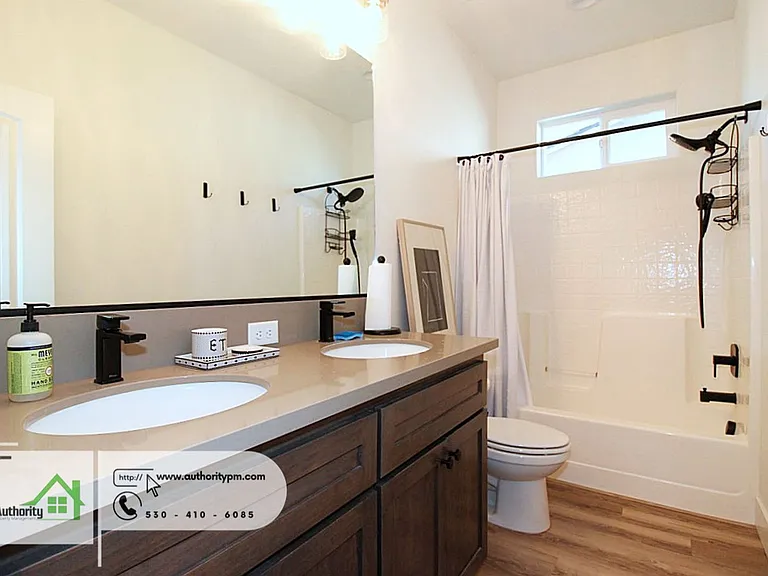 4624 Pleasant Hills Dr — Photo 8