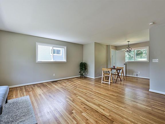 3rd image of 2427 Rainbow Ct
