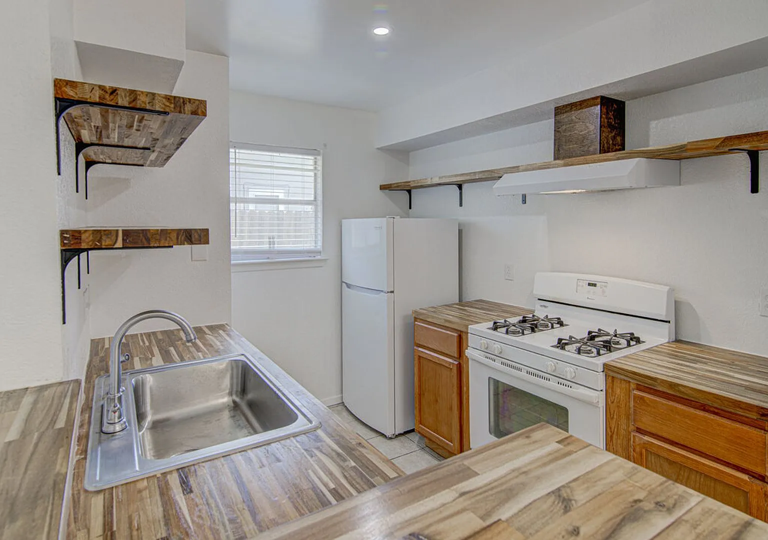 805 Sirocco Dr — Photo 4