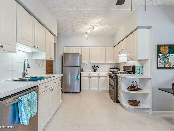 4th image of 59 S Hale St Unit 204