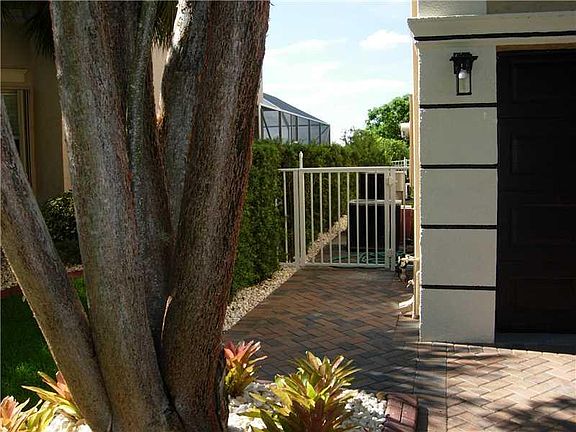 3rd image of 16846 SW 51st St