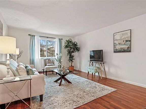 3rd image of 7 Laurel Ct