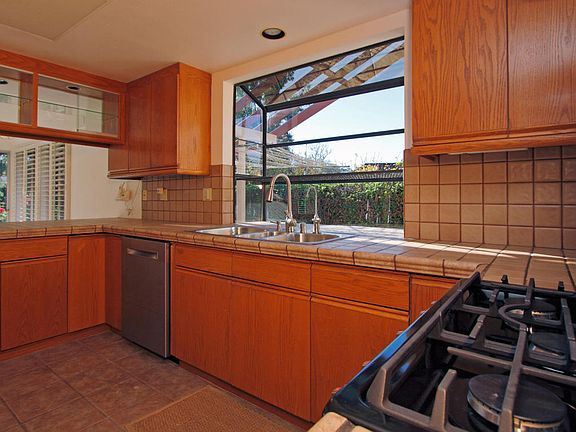 4th image of 878 Cocopah Dr