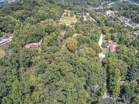 3rd image of Windsor Forest Dr